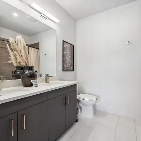 Urban Harmony-odyssey-minutes To Broadway Holiday home *
