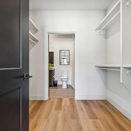 Holiday home Urban Harmony-odyssey-minutes To Broadway *