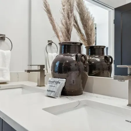 Urban Harmony-odyssey-minutes To Broadway Holiday home