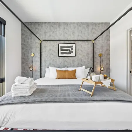 Urban Harmony-odyssey-minutes To Broadway Holiday home *