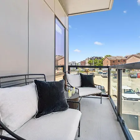 Urban Harmony-odyssey-minutes To Broadway Holiday home *