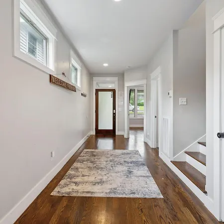 Apartment Spacious Retreat Mins To Broadway & East *