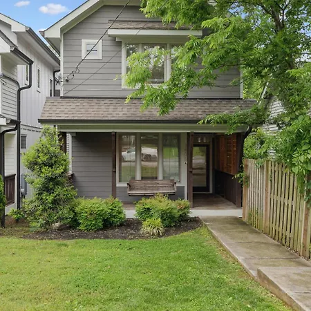 Spacious Retreat Mins To Broadway & East