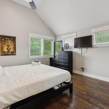 Apartment Spacious Retreat Mins To Broadway & East