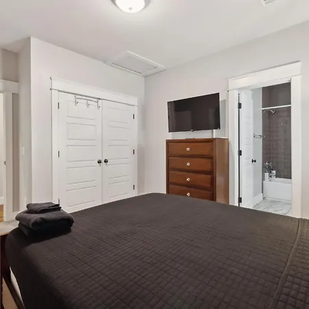 Spacious Retreat Mins To Broadway & East