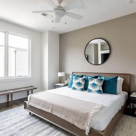 West End Oasis'- 2 Side By Side Homes - Patios Holiday home Nashville