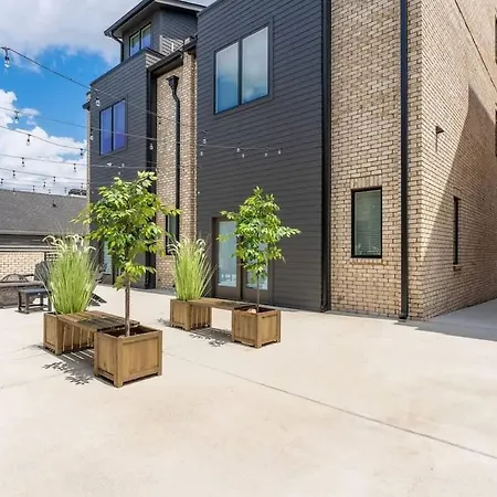 Dazzling Nashville Home - Minutes To - Broadway 4Br 4Ba Holiday home *