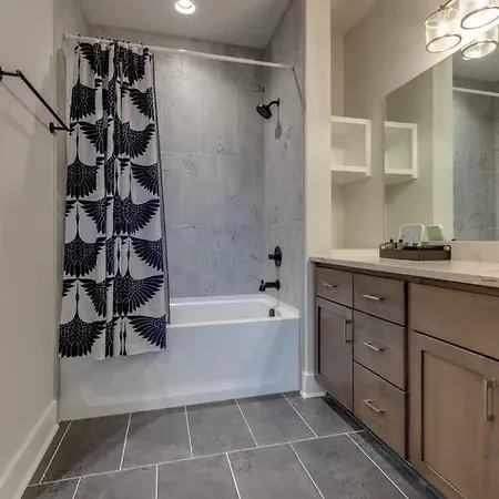 Dazzling Nashville Home - Minutes To - Broadway 4Br 4Ba