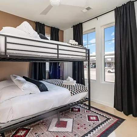 Holiday home Huckleberry Outlaw-2 Units-hot Tub-near Broadway Nashville