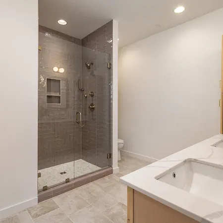 Huckleberry Outlaw-2 Units-hot Tub-near Broadway