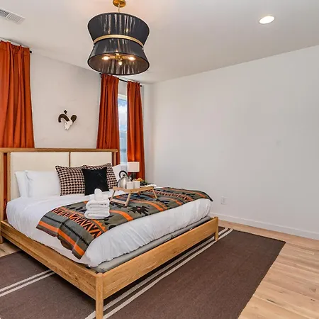 Holiday home Huckleberry Outlaw-2 Units-hot Tub-near Broadway Nashville