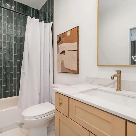 Huckleberry Outlaw-2 Units-hot Tub-near Broadway Holiday home