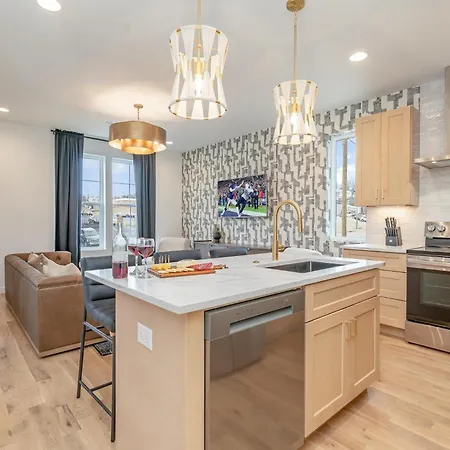 Huckleberry Outlaw-2 Units-hot Tub-near Broadway *