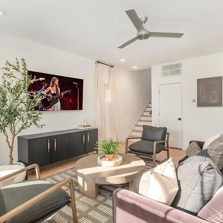 Brightwood - Sleeps 8 - Mins To Broadway Holiday home *
