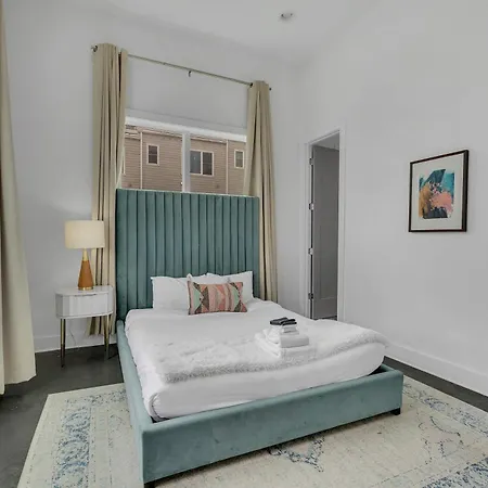 Large With Rooftop And Views Sleeps 12