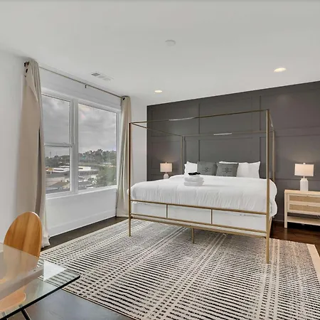 Large With Rooftop & Views Sleeps 12 *