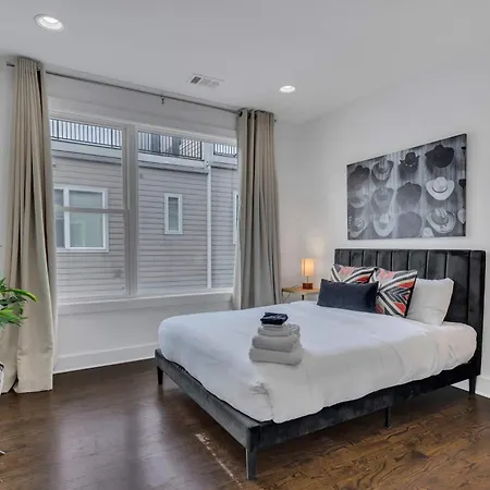 Holiday home 3 Lux Homes Huge Rooftop 2mi To Broadway Sleeps 36 Nashville