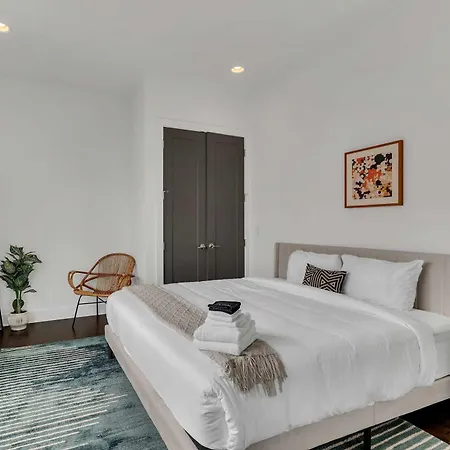 Holiday home 2 Lux Homes 2mi To Broadway Huge Rooftop Sleeps 24 Nashville