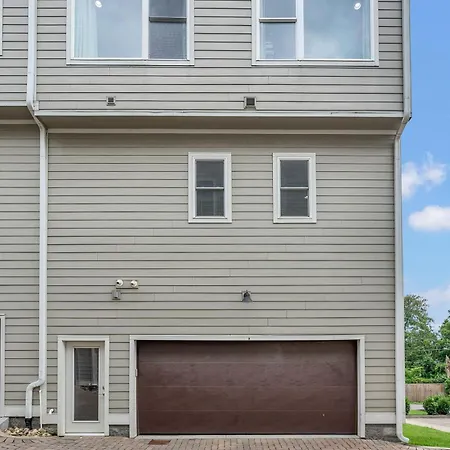 Large With Rooftop And Views Sleeps 12 Holiday home Nashville