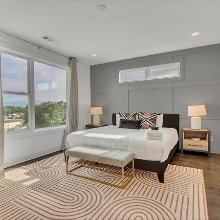 Holiday home Large With Rooftop And Views Sleeps 12 Nashville