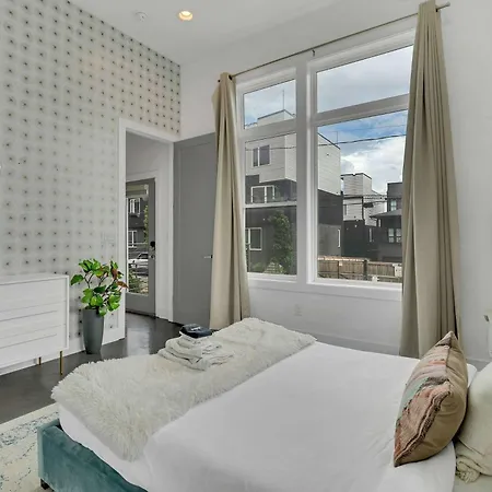2 Lux Homes Huge Rooftop 2mi To Dt Sleeps 24 Holiday home *