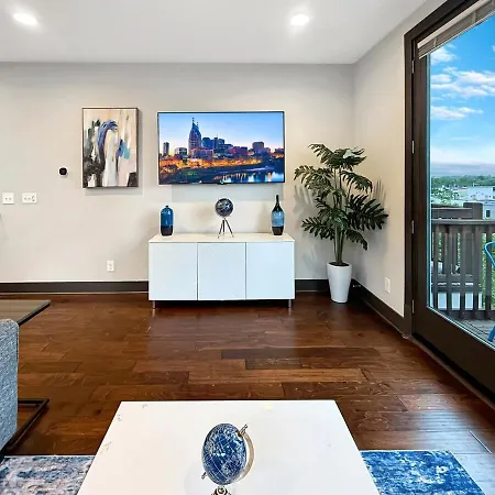 Nashville Skyview Modern Luxury Mins To Broadway Holiday home Nashville