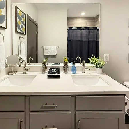 Nashville Skyview Modern Luxury Mins To Broadway Holiday home *