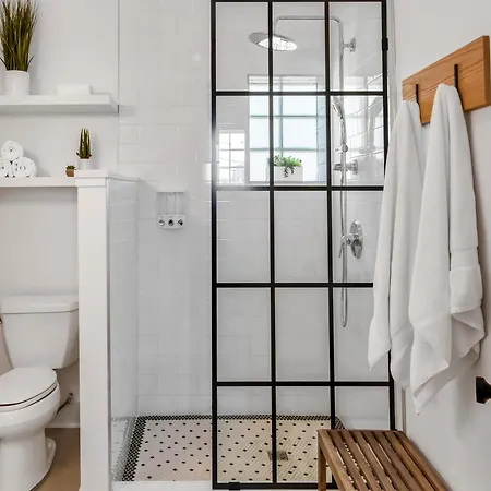 The Woodland Carriage House By Local Apartment Nashville