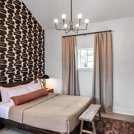 The Woodland Carriage House By Local Nashville