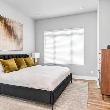 The Onyx Edge By Local Holiday home