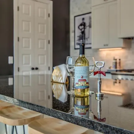Holiday home The London On Acklen By Local Nashville