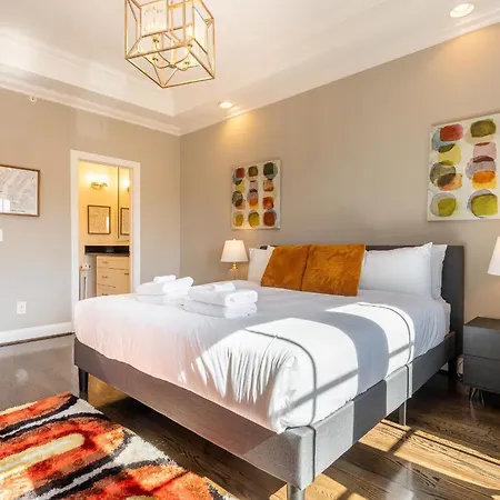The London On Acklen By Local Holiday home