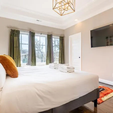 The London On Acklen By Local *