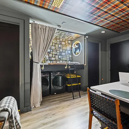 Luxe Trio Sleeps 21 And Rooftop Access Apartment *