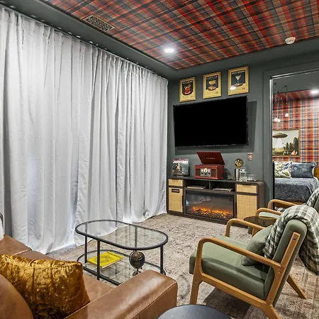 Luxe Trio Sleeps 21 And Rooftop Access *