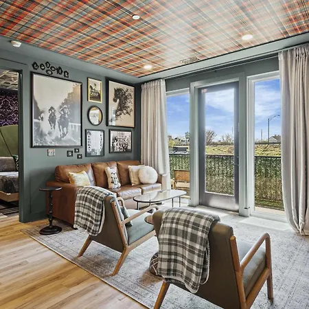 Luxe Trio Sleeps 21 And Rooftop Access * Nashville