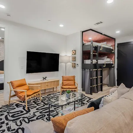 Apartment Luxe Trio Sleeps 21 And Rooftop Access *