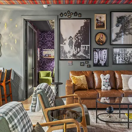 Luxe Trio Sleeps 21 And Rooftop Access *