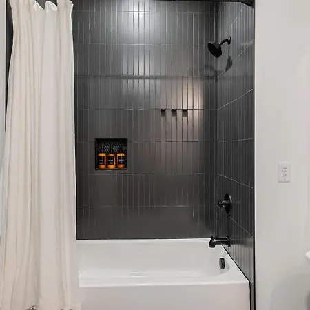 Luxe Trio Sleeps 21 And Rooftop Access Apartment *