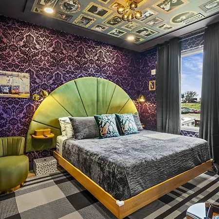 Luxe Trio Sleeps 21 And Rooftop Access * Nashville