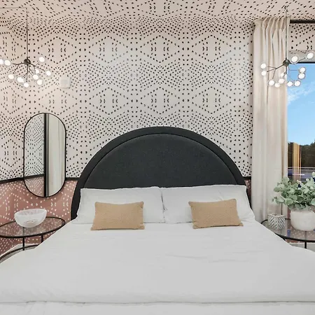 Apartment Luxe Trio Sleeps 21 And Rooftop Access Nashville