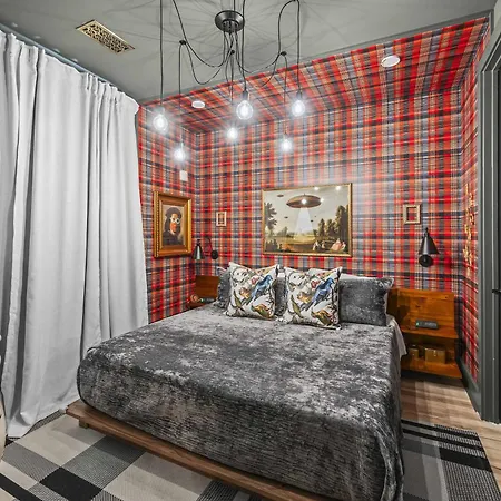 Luxe Trio Sleeps 21 And Rooftop Access Apartment