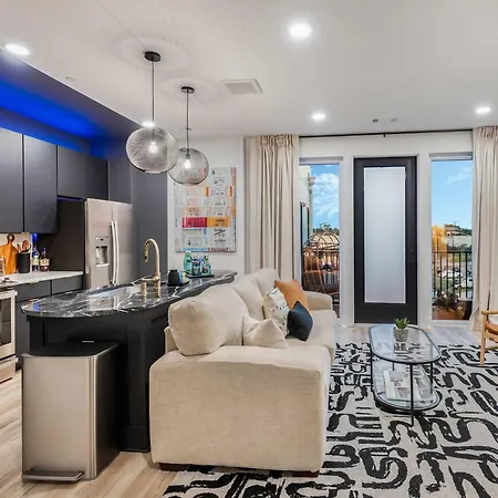 Luxe Trio Sleeps 21 And Rooftop Access * Nashville