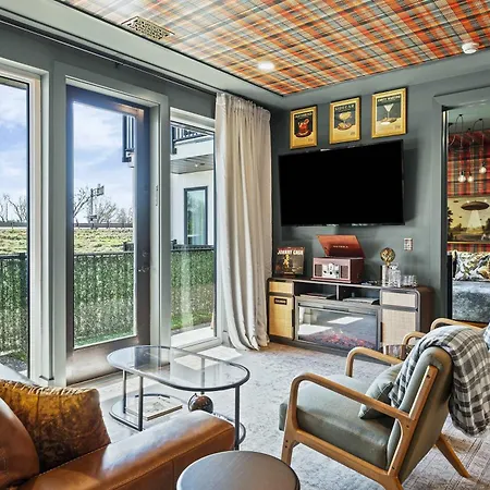 Luxe Trio Sleeps 21 And Rooftop Access Apartment *