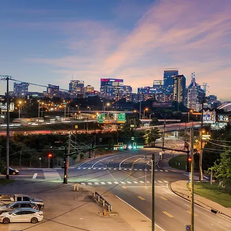 Luxe Trio Sleeps 21 And Rooftop Access Nashville