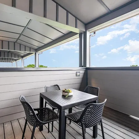 Lady In Tune - Private Deck - Close To Broadway