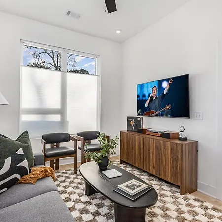 Dazzle - Sleeps 4 Guests - Mins To Germantown *