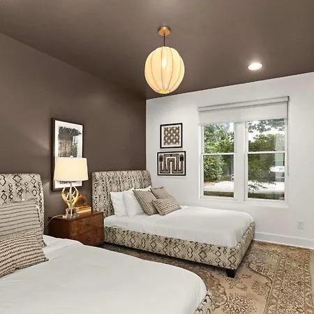 Holiday home Earth At 8th & Argyle Elite Vacation Spot *