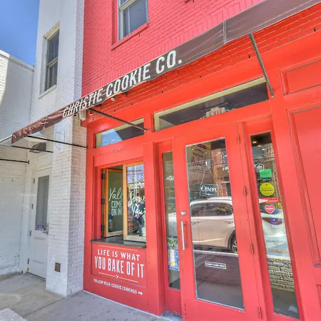 Boutique One Bedroom In Dynamic 12 South 202