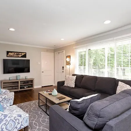 Hip 3 Bed 2 Bath Holiday home *